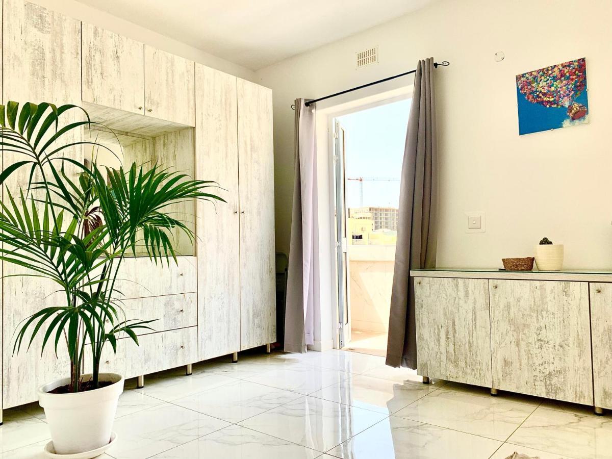 Private Bedroom With Balcony In A Shared Apartment At The Bay Of קסלנדי מראה חיצוני תמונה